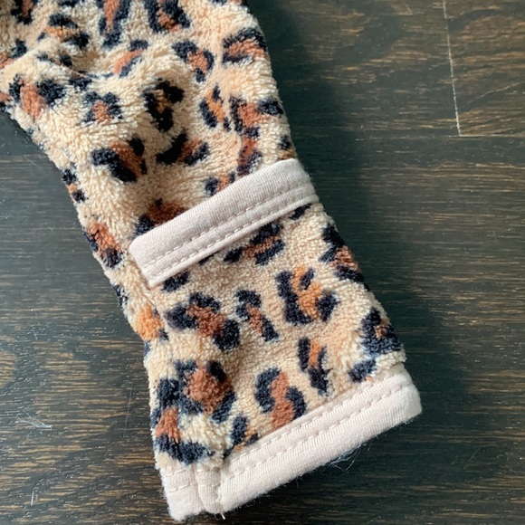 NWT Leopard Baby Essentials Onezie 6M - Picture 7 of 7